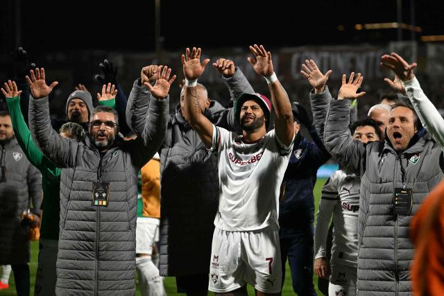 Fluminense's forward #07 Hulk celebrates with teammates after advancing to the semifinals at the end of the Copa Libertadores quarter-final second leg football match between Argentina's Platense and Brazil's Fluminense at the Ciudad de Vicente Lopez stadium in Vicente Lopez, Buenos Aires province, Argentina on September 15, 2026. (Photo by Luis ROBAYO / AFP)