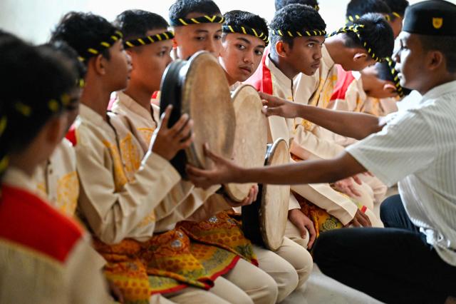Students rehearse before performing the rapa'i geleng, a traditional Acehnese dance, during a cultural schools exhibition in Banda Aceh on on September 16, 2026. (Photo by CHAIDEER MAHYUDDIN / AFP)