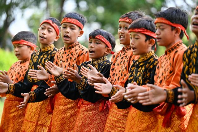 Students rehearse before performing the rapa'i geleng, a traditional Acehnese dance, during a cultural schools exhibition in Banda Aceh on on September 16, 2026. (Photo by CHAIDEER MAHYUDDIN / AFP)