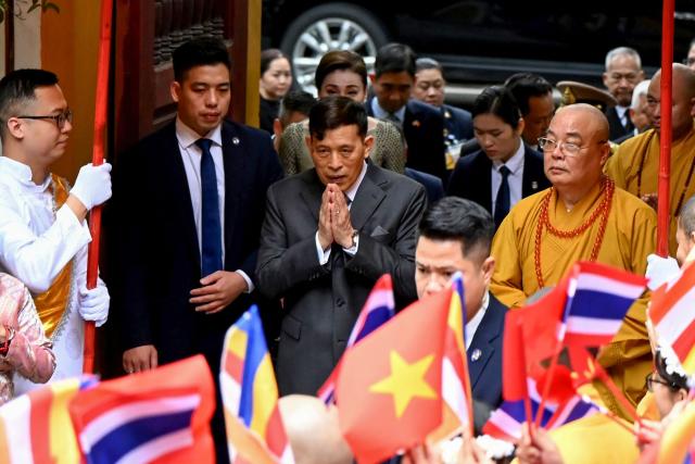 Thailand's King Maha Vajiralongkorn (C) and Queen Suthida (back C) arrive to attend a prayer ceremony for peace and well-being at Quan Su Pagoda in Hanoi on September 16, 2026. (Photo by Nhac NGUYEN / AFP)