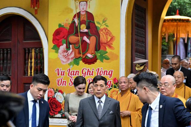 Thailand's King Maha Vajiralongkorn (C) and Queen Suthida (centre L) depart after a prayer ceremony for peace and well-being at Quan Su Pagoda in Hanoi on September 16, 2026. (Photo by Nhac NGUYEN / AFP)