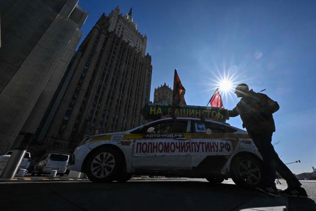 A Pro-Putin activist stands next to a car topped with a mock-up missile with the inscription reading "Towards Washington" in front of the Russian Foreign Ministry headquarters in central Moscow on September 16, 2026. (Photo by Igor IVANKO / AFP)
