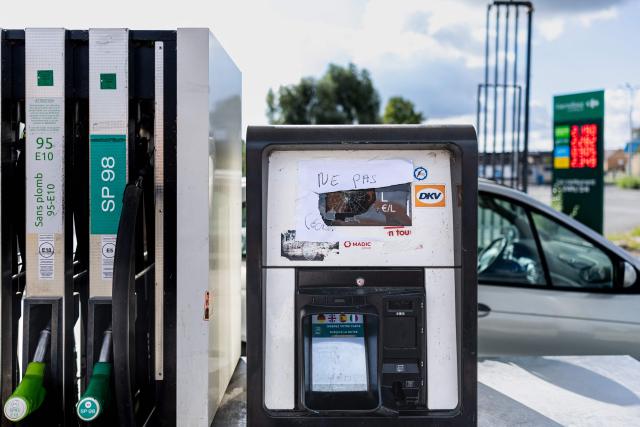This photograph shows a vandalised fuel pump at a Carrefour Contact petrol station in Lallaing, northern France, on September 16, 2026. Energy prices jumping by 16%, while fresh produce such as tomatoes, courgettes and lettuce soar by 20%: behind an overall annual inflation rate of 2.4% in France in August, lie some spectacular price increases that are hitting lower-income households hardest. (Photo by Sameer Al-DOUMY / AFP)