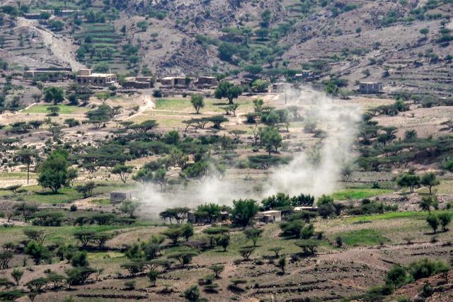 Smoke rises following strikes during ongoing fighting between Houthi and Saudi-backed Yemeni government forces along the frontlines in al-Kadha, west of Taiz in western Yemen, on September 16, 2026. (Photo by Ahmad AL-BASHA / AFP) / 