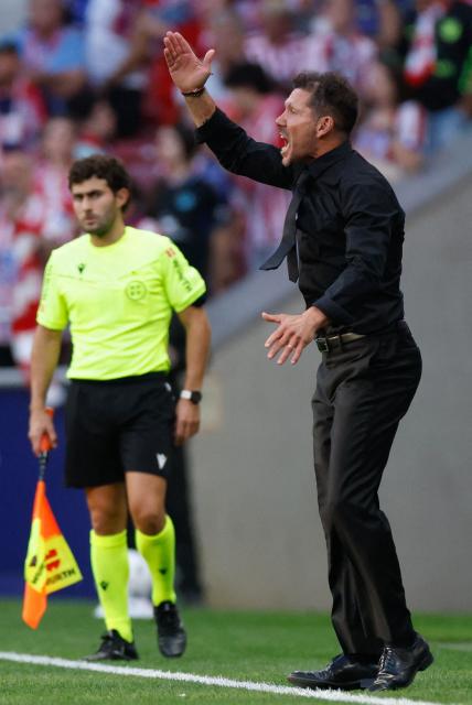 Atletico Madrid's Argentine coach Diego Simeone shouts to players during the Spanish league football match between Club Atletico de Madrid and CA Osasuna at the Metropolitano stadium in Madrid on September 16, 2026. (Photo by Oscar DEL POZO / AFP)