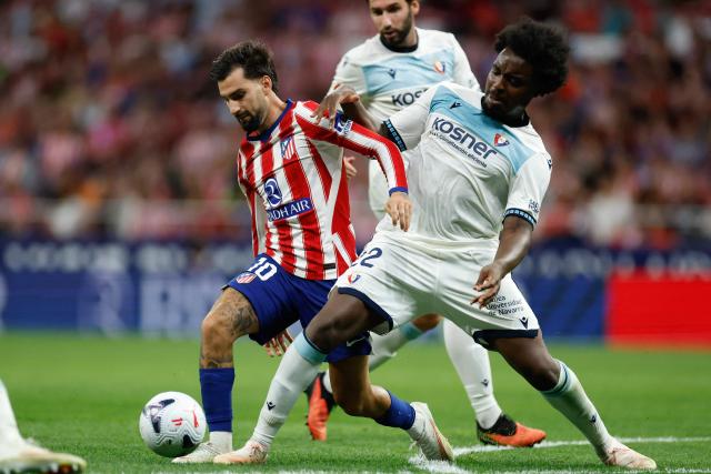 Atletico Madrid's Spanish forward #10 Alex Baena (L) vies for the ball with Osasuna's Cameroonian defender #22 Flavien Boyomo during the Spanish league football match between Club Atletico de Madrid and CA Osasuna at the Metropolitano stadium in Madrid on September 16, 2026. (Photo by Oscar DEL POZO / AFP)
