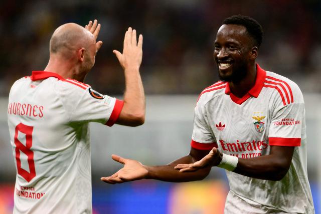 Benfica’s Belgian forward #11 Dodi Lukebakio (R) celebrates after scoring his team's first goal during the UEFA Europa League 1st round day 1 football match between Ac Milan and Benfica at the San Siro Stadium in Milan on September 16, 2026. (Photo by Marco Bertorello / AFP)