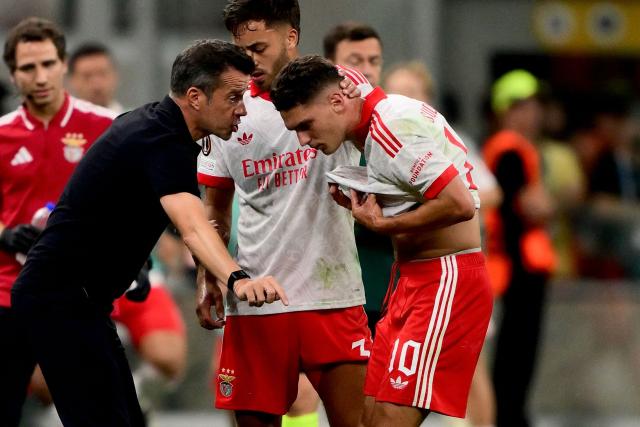 Benfica’s Portuguese coach Marco Silva talks to Benfica’s Ukrainian midfielder #10 Georgiy Sudakov during the UEFA Europa League 1st round day 1 football match between Ac Milan and Benfica at the San Siro Stadium in Milan on September 16, 2026. (Photo by Marco Bertorello / AFP)