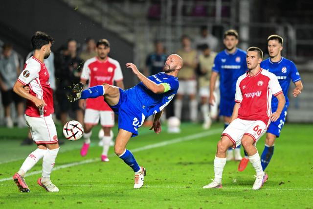 Dinamo Zagreb's Croatian forward #27 Josip Misic (2L) and Hapoel Beer Sheva's Portuguese defender #05 Pedro Amador (L) vie for the ball during the UEFA Europa League between Hapoel Beer Sheva and Dinamo Zagreb in Bucharest on September 16, 2026. (Photo by Mihai BARBU / AFP)