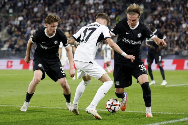 (From L) Sturm Graz's Austrian midfielder #39 Luca Weinhandl, Rennes' Polish midfielder #17 Sebastian Szymanski and Sturm Graz's Austrian defender #30 Paul Friedrich Koller vie for the ball during the UEFA Europa League between Sturm Graz and Stade Rennais FC in Graz, Austria on September 16, 2026. (Photo by ERWIN SCHERIAU / APA / AFP) / Austria OUT