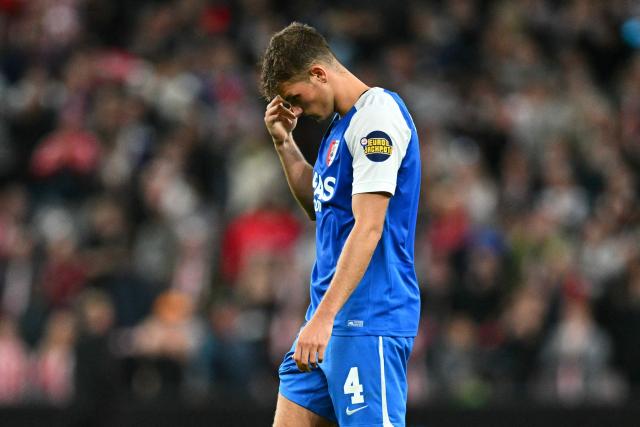 AZ's Dutch defender #04 Lewis Schouten reacts after the UEFA Europa League, 1st round day 1 football match between Sunderland and AZ Alkmaar at The Stadium of Light in Sunderland in north east England on September 16, 2026. (Photo by ANDY BUCHANAN / AFP)