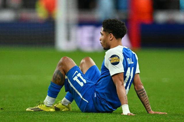 AZ's Dutch forward #11 Ro-Zangelo Daal reacts after the UEFA Europa League, 1st round day 1 football match between Sunderland and AZ Alkmaar at The Stadium of Light in Sunderland in north east England on September 16, 2026. (Photo by ANDY BUCHANAN / AFP)