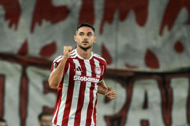 Olympiacos' Ukrainian forward #11 Roman Yaremchuk celebrates after scoring his team's second goal during the UEFA Europa League first round football match between Olympiacos F.C and Jagiellonia Bialystok at Stadio Georgios Karaiskakis in Athens on September 16, 2026. (Photo by Aris MESSINIS / AFP)