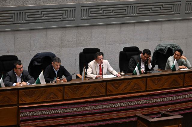 Bolivia's Vice President Edmand Lara (C) attends an ordinary session of the Plurinational Legislative Assembly in La Paz on September 16, 2026. The Legislative Assembly session to decide on extending the state of exception measure for another 90 days. (Photo by Aizar RALDES / AFP)
