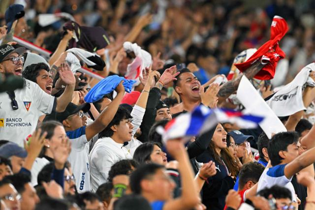 Liga de Quito fans cheer during the Copa Libertadores quarter-final second leg football match between Ecuador's Liga de Quito and Brazil's Palmeiras at the Rodrigo Paz Delgado stadium in Quito on September 16, 2026. (Photo by Rodrigo BUENDIA / AFP)