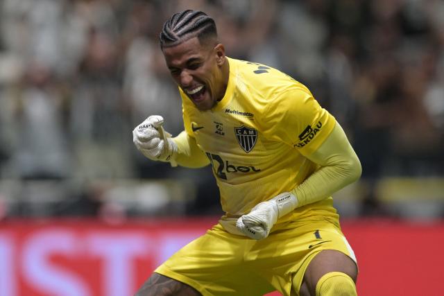 Atletico Mineiro's goalkeeper #01 Gabriel Delfim celebrates after winning the penalty shoot-out of the Copa Sudamericana quarter-final second leg football match between Brazil's Atletico Mineiro and Santos at the Arema MRV stadium in Belo Horizonte, Minas Gerais state, Brazil on September 16, 2026. (Photo by DOUGLAS MAGNO / AFP)