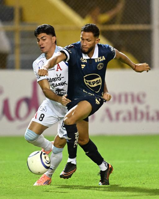Alianza's midfielder #08 Harold Osorio and Motagua's midfielder #05 Oscar Discua fight for the ball during the second-leg quarterfinal football match of the Concacaf Central American Cup between El Salvador's Alianza FC and Honduras' Motagua at the Cuscatlan Stadium in San Salvador on September 16, 2026. (Photo by MARVIN RECINOS / AFP)