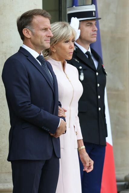 France's President Emmanuel Macron (L) and his wife Brigitte Macron await the arrival of Jordan's King Abdullah II and Jordan's Queen Rania ahead of their meeting at the Elysee Presidential Palace in Paris on September 17, 2026.  (Photo by Thomas SAMSON / AFP)