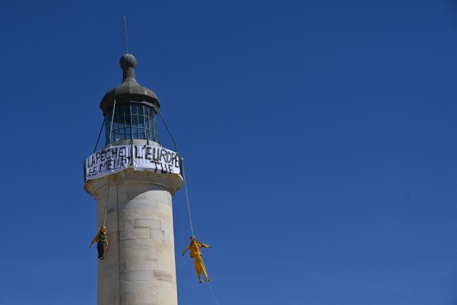 Effigies hang from a lighthouse displaying a banner reading "Fishing is dying, Europe is killing it" during a fishermen's protest against soaring fuel prices, in Grau-du-Roi, southern France, on September 17, 2026. Fishermen block access to a fuel depot in Frontignan (Herault) on the morning of September 17, 2026, as well as the ports of Sete and Nice, "symbolic" actions to raise the alarm over the rise in fuel prices, ahead of a meeting scheduled with the fisheries minister at the end of the morning. (Photo by Sylvain THOMAS / AFP)