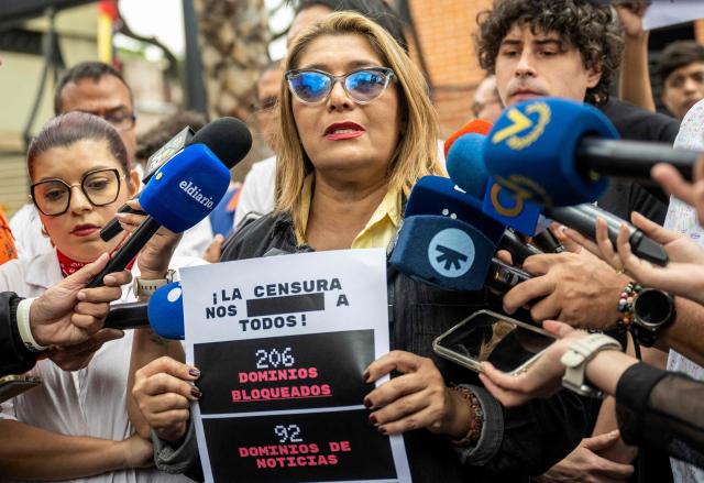 (FILES) Venezuelan National Journalists Association spokesperson Delvalle Canelon speaks to the media during a demonstration to demand unblocking restricted websites in front of the National Commission of Telecommunications (Conatel) headquarters in Caracas on March 13, 2026. Venezuela has unblocked news sites that had been censored for years, its telecom regulator and an NGO said on September 17, 2026, hours before US-backed political transition talks were set to resume. (Photo by Maryorin Mendez / AFP)