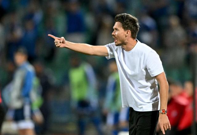 Salzburg’s Head coach Danny Rohl gestures during the UEFA Europe League first round day 1 football match between Levski Sofia and Salzburg at Vassil Levski stadium in Sofia on September 17, 2026. (Photo by Nikolay DOYCHINOV / AFP)