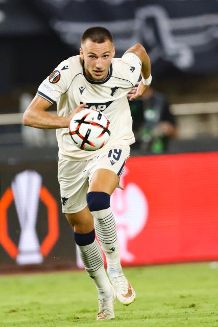 Hoffenheim’s German midfielder #19 Tim Lemperle runs for the ball during the UEFA Europa League first round football match between OFI Crete FC and TSG 1899 Hoffenheim at Pankritio stadium in Heraklion on September 17, 2026. (Photo by Costas Metaxakis / AFP)