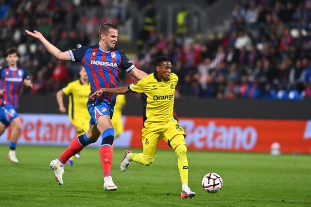 Viktoria Plzen's Slovak defender #03 Denis Vavro and Union SG's South African forward #38 Relebohile Mofokeng vie for the ball during the UEFA Europa League first round day 1 football match between FC Viktoria Plzen and Royale Union Saint-Gilloise in Plzen, Czech Republic, on September 17, 2026. (Photo by Michal Cizek / AFP)