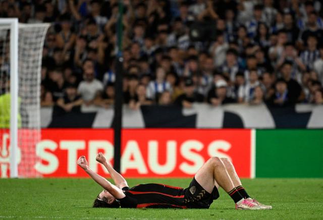 Bournemouth's English midfielder #08 Alex Scott celebrates victory at the end of the UEFA Europa League 1st round day 1 football match between Real Sociedad and AFC Bournemouth at Anoeta Stadium in San Sebastian on September 17, 2026. Bournemouth won 1-2. (Photo by ANDER GILLENEA / AFP)