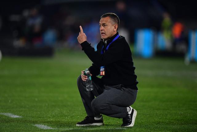 Cienciano's Argentine head coach Horacio Melgarejo shouts instructions to his players during the Copa Sudamericana quarter-final second leg football match between Uruguay's Montevideo City Torque and Peru's Cienciano at the Centenario stadium in Montevideo on September 17, 2026. (Photo by Dante FERNANDEZ / AFP)