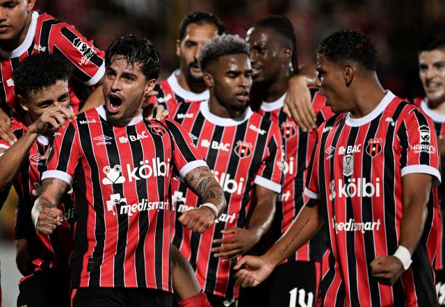 Alajuelense's defender #22 Ronald Matarrita (3rd L)) celebrates with teammates after scoring a penalty during the second-leg quarterfinal football match of the Concacaf Central American Cup between Costa Rica's LD Alajuelense and Honduras' CD Marathon at the Alejandro Morera Soto Stadium in Alajuela, Costa Rica, on September 17, 2026. (Photo by Ezequiel BECERRA / AFP)