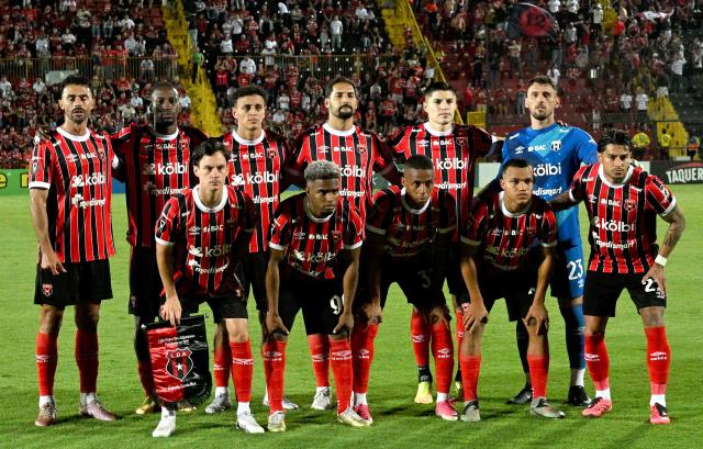 Alajuelense players pose for pictures ahead of the second-leg quarterfinal football match of the Concacaf Central American Cup between Costa Rica's LD Alajuelense and Honduras' CD Marathon at the Alejandro Morera Soto Stadium in Alajuela, Costa Rica, on September 17, 2026. (Photo by Ezequiel BECERRA / AFP)