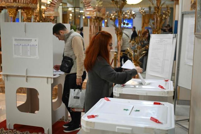 A woman casts her ballot for Russia's parliamentary election at a polling station in Moscow on September 18, 2026. (Photo by Igor IVANKO / AFP)