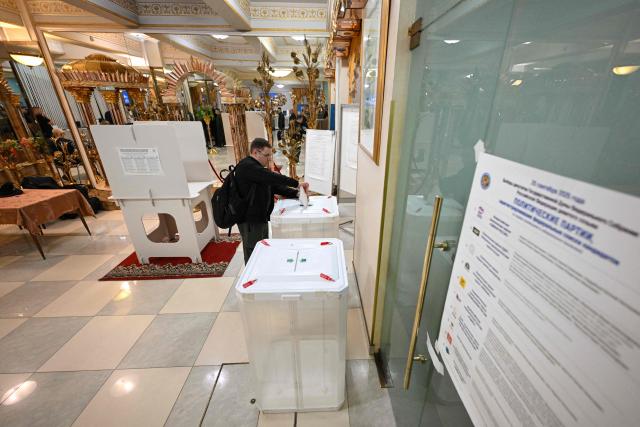 A man casts his ballot for Russia's parliamentary election at a polling station in Moscow on September 18, 2026. (Photo by Igor IVANKO / AFP)