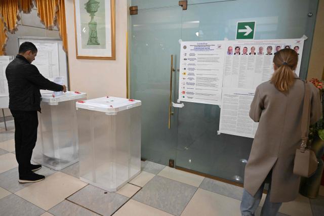 A man casts his ballot for Russia's parliamentary election at a polling station in Moscow on September 18, 2026. (Photo by Igor IVANKO / AFP)