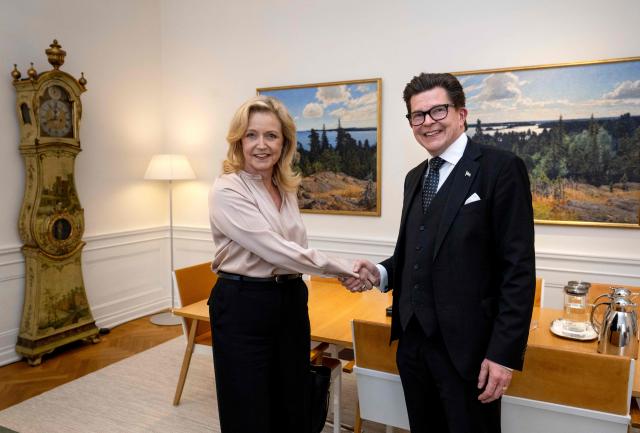 Speaker of the Swedish Parliament (Riksdag) Andreas Norlén (R) meets  Centre Party leader Elisabeth Thand Ringqvist for talks as the process of proposing a new prime minister begins in Stockholm, Sweden, on September 18, 2026. (Photo by Christine Olsson/TT / TT NEWS AGENCY / AFP) / Sweden OUT
