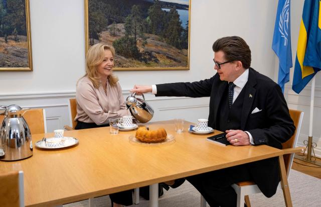 Speaker of the Swedish Parliament (Riksdag) Andreas Norlén (R) meets  Centre Party leader Elisabeth Thand Ringqvist for talks as the process of proposing a new prime minister begins in Stockholm, Sweden, on September 18, 2026. (Photo by Christine Olsson/TT / various sources / AFP) / Sweden OUT