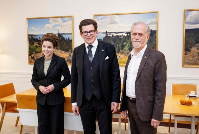 Speaker of the Swedish Parliament (Riksdag) Andreas Norlen (C) meets Green Party spokespersons Daniel Hellden (R) and Amanda Lind (L) for talks as the process of proposing a new prime minister begins in Stockholm, Sweden, on September 18, 2026. (Photo by Christine OLSSON / TT News Agency / AFP) / Sweden OUT
