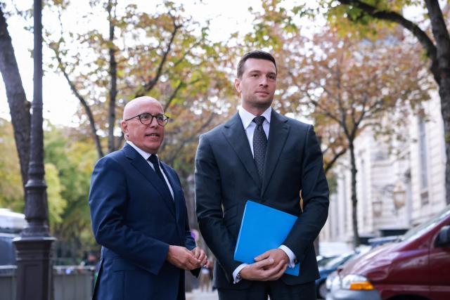 President of UDR parliamentary group Eric Ciotti (L) and President of French far-right party Rassemblement National (RN) Jordan Bardella look on before talking to the press as they leave after a meeting with France's President at the presidential Elysee Palace in Paris on September 18, 2026, to discuss international conflicts and their domestic implications. (Photo by Kenzo TRIBOUILLARD / AFP)