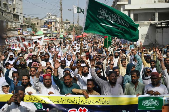 Supporters of Sipah-e-Sahaba Pakistan (SSP) shout slogans as they protest in Karachi on September 18, 2026 following the attack on Islamic holy city of Mecca. Pakistan's Prime Minister Shehbaz Sharif condemned on September 16 "in the strongest possible terms the dastardly and heinous" attack on Mecca, which a Saudi-led coalition blamed on Yemen's Houthis. (Photo by Rizwan TABASSUM / AFP)