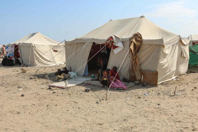 Internally displaced people (IDPs) are seen outside their tent at Al-Farsi displacement camp in Ras Imran on the outskirts of Al-Buraiqah district in southwest Aden in southern Yemen on September 17, 2026. The fighting in Yemen in recent weeks has displaced nearly 86,000 people, a UN agency said on September 13, with the number surging by 10,000 from a day earlier. (Photo by Mohamad Hakim / AFP) / 