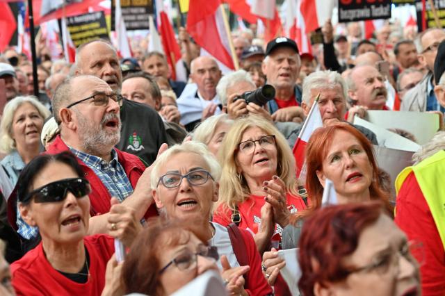 Anti-government protesters shout slogans during a rally outside the Constitutional Court building in Warsaw on September 18, 2026. Over one thousand demonstrators rallied in Warsaw on September 18 to protest the ruling centrist governments moves to investigate the barring of several elected judges from adjudicating in Poland's highest court. (Photo by Mladen ANTONOV / AFP)