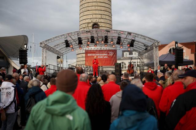 Mecklenburg-Western Pomerania's State Premier and top candidate of the Social Democratic (SPD) party in the state elections Manuela Schwesig addresses supporters during a campaign event in front of the lighthouse in Warnemünde, north-eastern Germany, on September 18, 2026, a few days ahead of the state election on September 20. (Photo by Ronny HARTMANN / AFP)