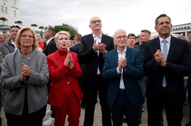Brandenburg's State Premier Dietmar Woidke (C), Saarland's State Premier Anke Rehlinger (L), Lower Saxony's State Premier Olaf Lies (R) and Hamburg's Mayor Peter Tschentscher (2ndR) attend a campaign event with Mecklenburg-Western Pomerania's State Premier and top candidate of the Social Democratic (SPD) party in the state elections Manuela Schwesig (2ndL) in Warnemünde, north-eastern Germany, on September 18, 2026, a few days ahead of the state election on September 20. (Photo by Ronny HARTMANN / AFP)