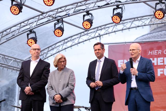 (From L) Brandenburg's State Premier Dietmar Woidke, Saarland's State Premier Anke Rehlinger, Lower Saxony's State Premier Olaf Lies and Hamburg's Mayor Peter Tschentscher address supporters of Mecklenburg-Western Pomerania's State Premier and top candidate of the Social Democratic (SPD) party in the state elections Manuela Schwesig (not pictured) during a campaign event in Warnemünde, north-eastern Germany, on September 18, 2026, a few days ahead of the state election on September 20. (Photo by Ronny HARTMANN / AFP)