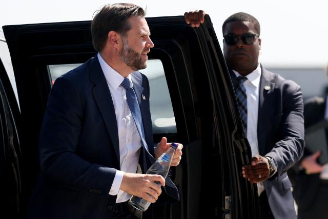 US Vice President JD Vance leaves his motorcade to board Air Force Two at Eppley Airfield, Omaha, Nebraska on September 18, 2026. Vance travelled to Council Bluffs, Iowa to speak at the Republican National Committee’s midterm rally at the Mid-America Center. (Photo by Anna Moneymaker / POOL / AFP)