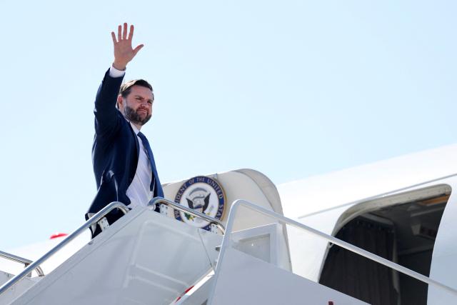 US Vice President JD Vance boards Air Force Two at Eppley Airfield, Omaha, Nebraska on September 18, 2026. Vance travelled to Council Bluffs, Iowa to speak at the Republican National Committee’s midterm rally at the Mid-America Center. (Photo by Anna Moneymaker / POOL / AFP)