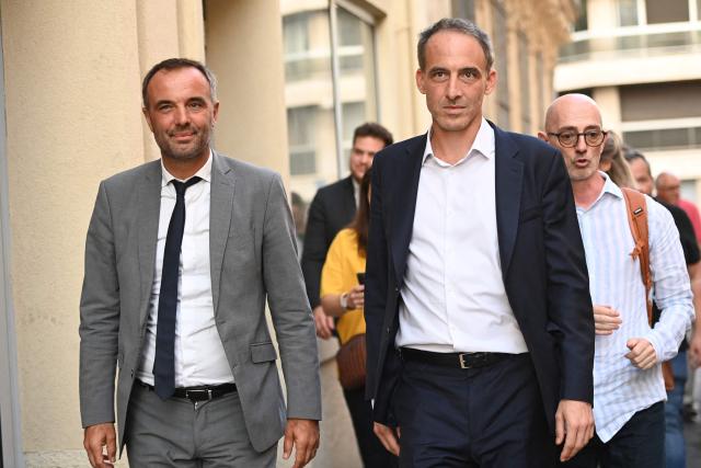 Candidate in the Socialist (PS) and centre-left Place Publique (PP) parties primary ahead of France's 2027 presidential election Raphael Glucksmann (C) walks with Mayor of Montpellier Michaël Delafosse (L) ahead of a press conference in Montpellier on September 18, 2026. (Photo by Sylvain THOMAS / AFP)