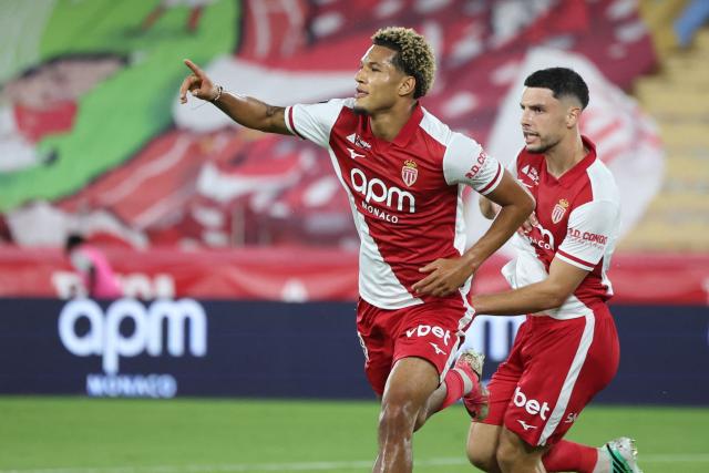 Monaco's German forward #29 Paris Brunner (L) celebrates after scoring a goal during the French L1 football match between AS Monaco and RC Lens at the Stade Louis II in Monaco on September 18, 2026. (Photo by Valery HACHE / AFP)