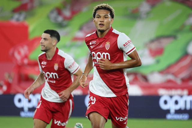 Monaco's German forward #29 Paris Brunner (R) celebrates after scoring a goal during the French L1 football match between AS Monaco and RC Lens at the Stade Louis II in Monaco on September 18, 2026. (Photo by Valery HACHE / AFP)