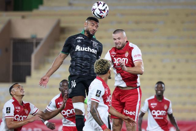 Lens' French defender #14 Matthieu Udol (CL) heads the ball to score Lens' first goal during the French L1 football match between AS Monaco and RC Lens at the Stade Louis II in Monaco on September 18, 2026. (Photo by Valery HACHE / AFP)